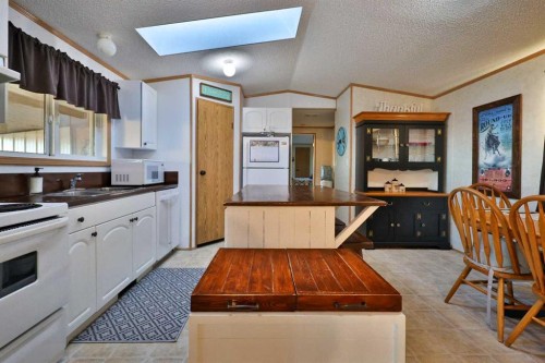 225075 Twp Rd 55, Magrath, AB - Indoor Photo Showing Kitchen