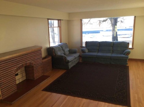 42082 Range Road 274, Hill Spring, AB - Indoor Photo Showing Living Room