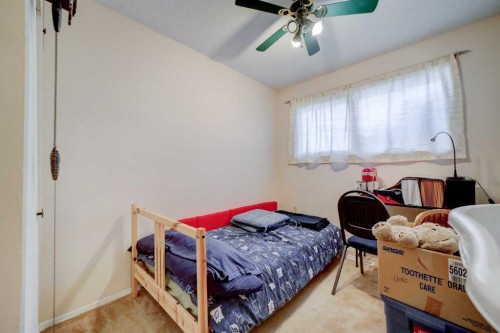 452 16 Street, Fort Macleod, AB - Indoor Photo Showing Bedroom