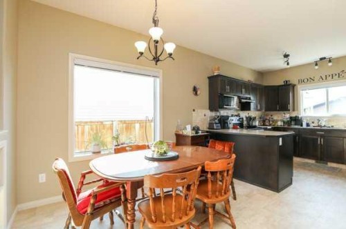 196 Coalbanks Boulevard West, Lethbridge, AB - Indoor Photo Showing Dining Room