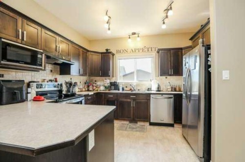 196 Coalbanks Boulevard West, Lethbridge, AB - Indoor Photo Showing Kitchen With Upgraded Kitchen