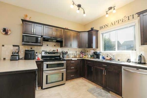 196 Coalbanks Boulevard West, Lethbridge, AB - Indoor Photo Showing Kitchen