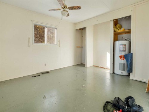 404 5 Avenue, Warner, AB - Indoor Photo Showing Other Room