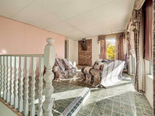 404 5 Avenue, Warner, AB - Indoor