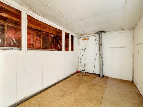 404 5 Avenue, Warner, AB - Indoor Photo Showing Other Room