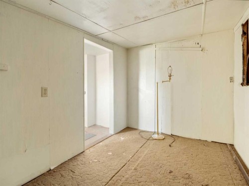 404 5 Avenue, Warner, AB - Indoor Photo Showing Other Room
