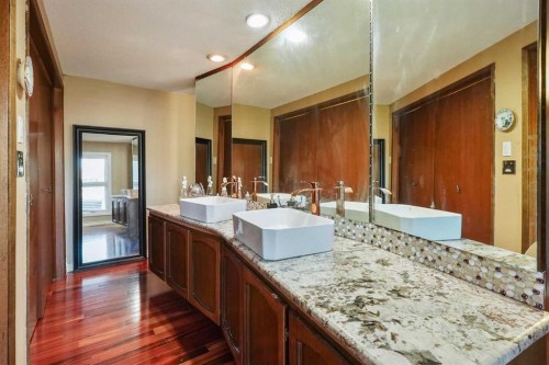 121S 100W, Raymond, AB - Indoor Photo Showing Bathroom