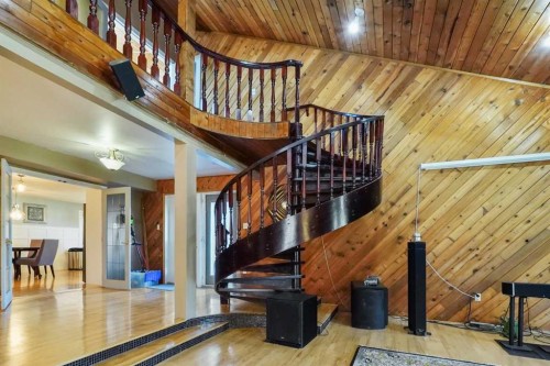 121S 100W, Raymond, AB - Indoor Photo Showing Other Room