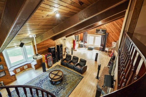 121S 100W, Raymond, AB - Indoor Photo Showing Other Room