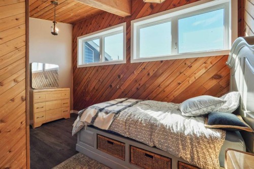 121S 100W, Raymond, AB - Indoor Photo Showing Bedroom