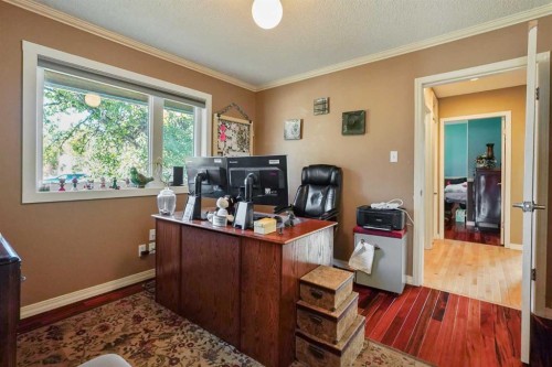 121S 100W, Raymond, AB - Indoor Photo Showing Office