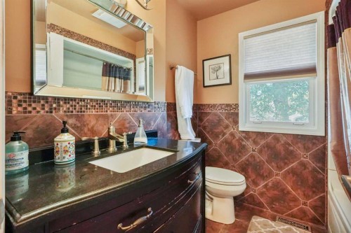 121S 100W, Raymond, AB - Indoor Photo Showing Bathroom