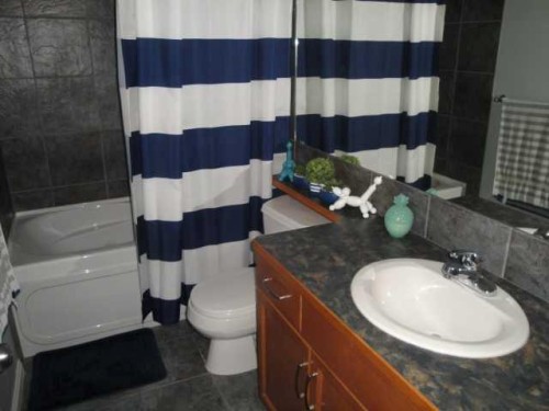 315 Lynx Crescent North, Lethbridge, AB - Indoor Photo Showing Bathroom