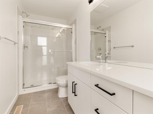 750 Violet Place West, Lethbridge, AB - Indoor Photo Showing Bathroom