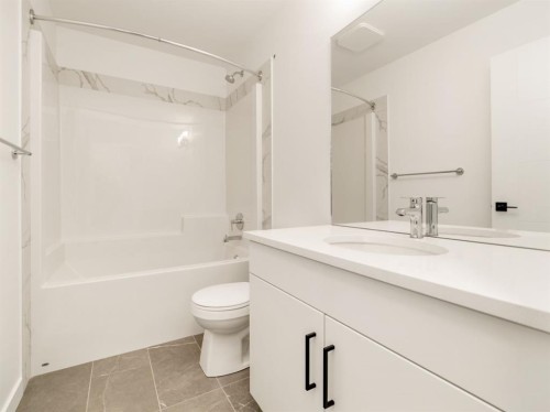750 Violet Place West, Lethbridge, AB - Indoor Photo Showing Bathroom