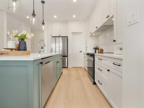 3028 21 Street, Coaldale, AB - Indoor Photo Showing Kitchen With Upgraded Kitchen