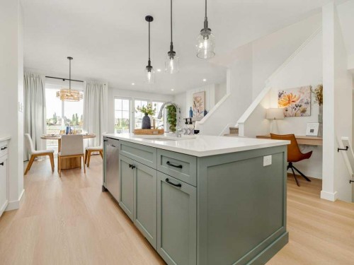 3028 21 Street, Coaldale, AB - Indoor Photo Showing Kitchen With Upgraded Kitchen