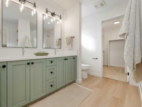 3028 21 Street, Coaldale, AB - Indoor Photo Showing Bathroom