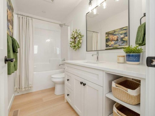 3028 21 Street, Coaldale, AB - Indoor Photo Showing Bathroom