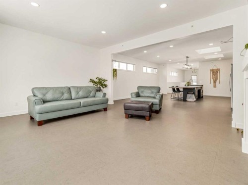 108 Gateway Mews South, Lethbridge, AB - Indoor Photo Showing Living Room