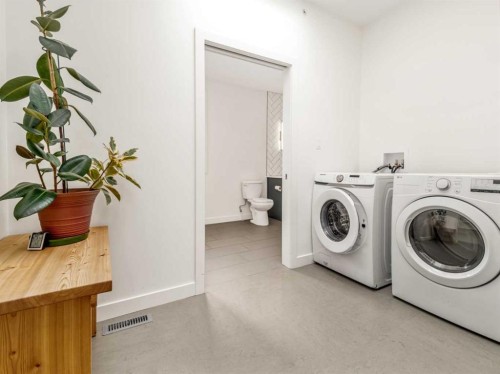 108 Gateway Mews South, Lethbridge, AB - Indoor Photo Showing Laundry Room