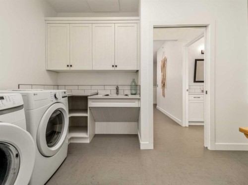 108 Gateway Mews South, Lethbridge, AB - Indoor Photo Showing Laundry Room