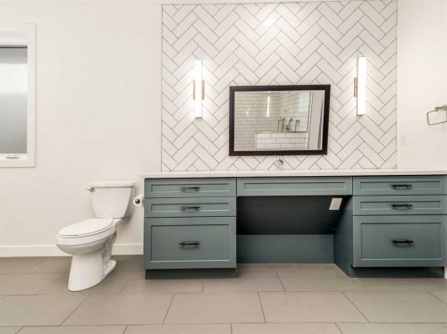108 Gateway Mews South, Lethbridge, AB - Indoor Photo Showing Bathroom