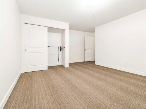 108 Gateway Mews South, Lethbridge, AB - Indoor Photo Showing Other Room