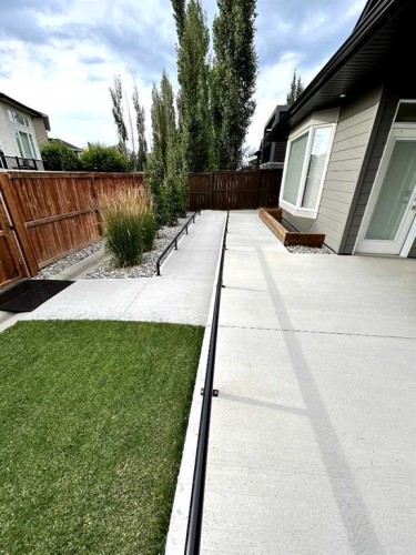 108 Gateway Mews South, Lethbridge, AB - Outdoor