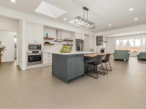 108 Gateway Mews South, Lethbridge, AB - Indoor Photo Showing Kitchen With Upgraded Kitchen