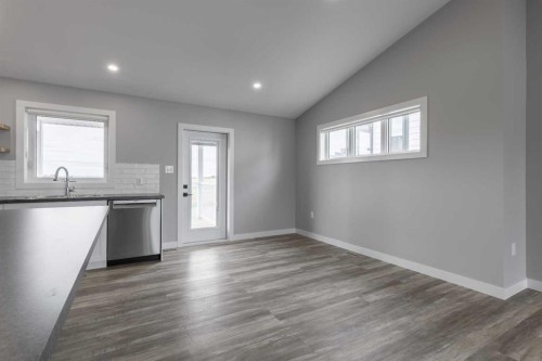 332 9 Street North, Picture Butte, AB - Indoor Photo Showing Kitchen