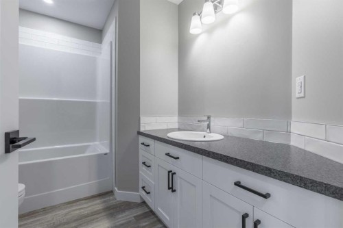 332 9 Street North, Picture Butte, AB - Indoor Photo Showing Bathroom