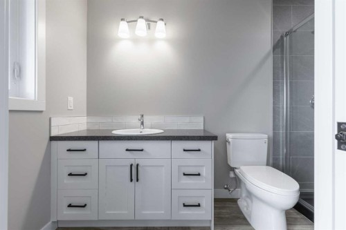 332 9 Street North, Picture Butte, AB - Indoor Photo Showing Bathroom