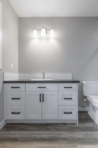 332 9 Street North, Picture Butte, AB - Indoor Photo Showing Bathroom