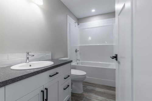 332 9 Street North, Picture Butte, AB - Indoor Photo Showing Bathroom