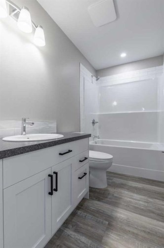 332 9 Street North, Picture Butte, AB - Indoor Photo Showing Bathroom