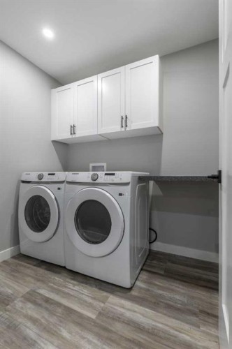 332 9 Street North, Picture Butte, AB - Indoor Photo Showing Laundry Room