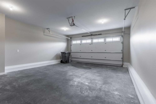 332 9 Street North, Picture Butte, AB - Indoor Photo Showing Garage