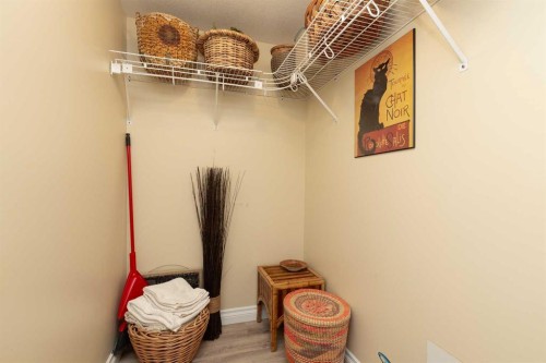 80 Canyon Boulevard West, Lethbridge, AB - Indoor