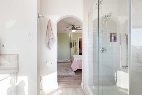 80 Canyon Boulevard West, Lethbridge, AB - Indoor Photo Showing Bathroom
