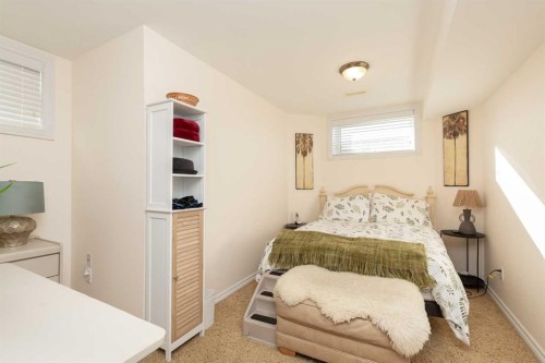 80 Canyon Boulevard West, Lethbridge, AB - Indoor Photo Showing Bedroom