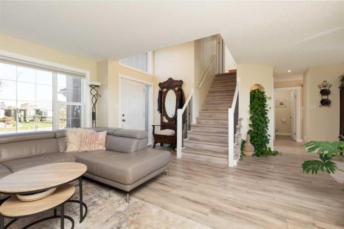80 Canyon Boulevard West, Lethbridge, AB - Indoor Photo Showing Living Room
