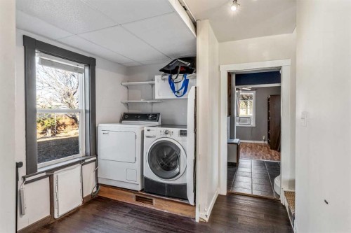 451 20 Street, Fort Macleod, AB - Indoor Photo Showing Laundry Room