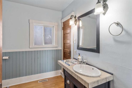 451 20 Street, Fort Macleod, AB - Indoor Photo Showing Bathroom