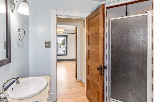 451 20 Street, Fort Macleod, AB - Indoor Photo Showing Bathroom