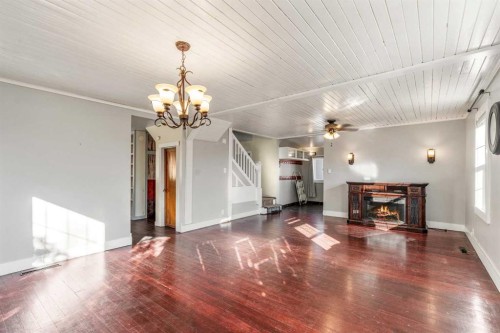 451 20 Street, Fort Macleod, AB - Indoor With Fireplace