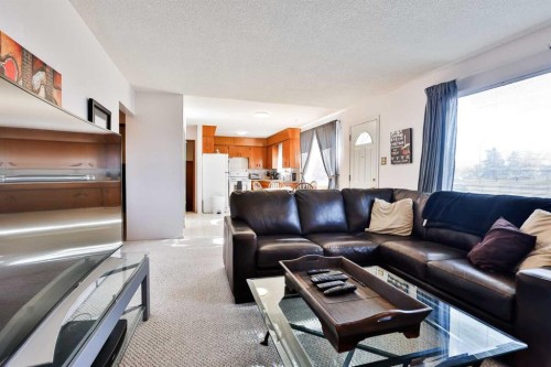 2727 7A Avenue North, Lethbridge, AB - Indoor Photo Showing Living Room