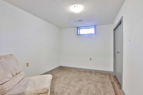 2727 7A Avenue North, Lethbridge, AB - Indoor Photo Showing Other Room