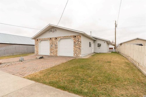 #154-150 22 Street, Fort Macleod, AB - Outdoor