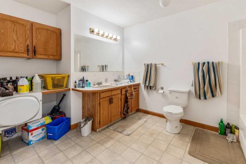 #154-150 22 Street, Fort Macleod, AB - Indoor Photo Showing Bathroom